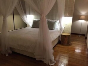 Blendingsgardiner, ekstrasenger (mot et tillegg) og wi-fi (inkludert)