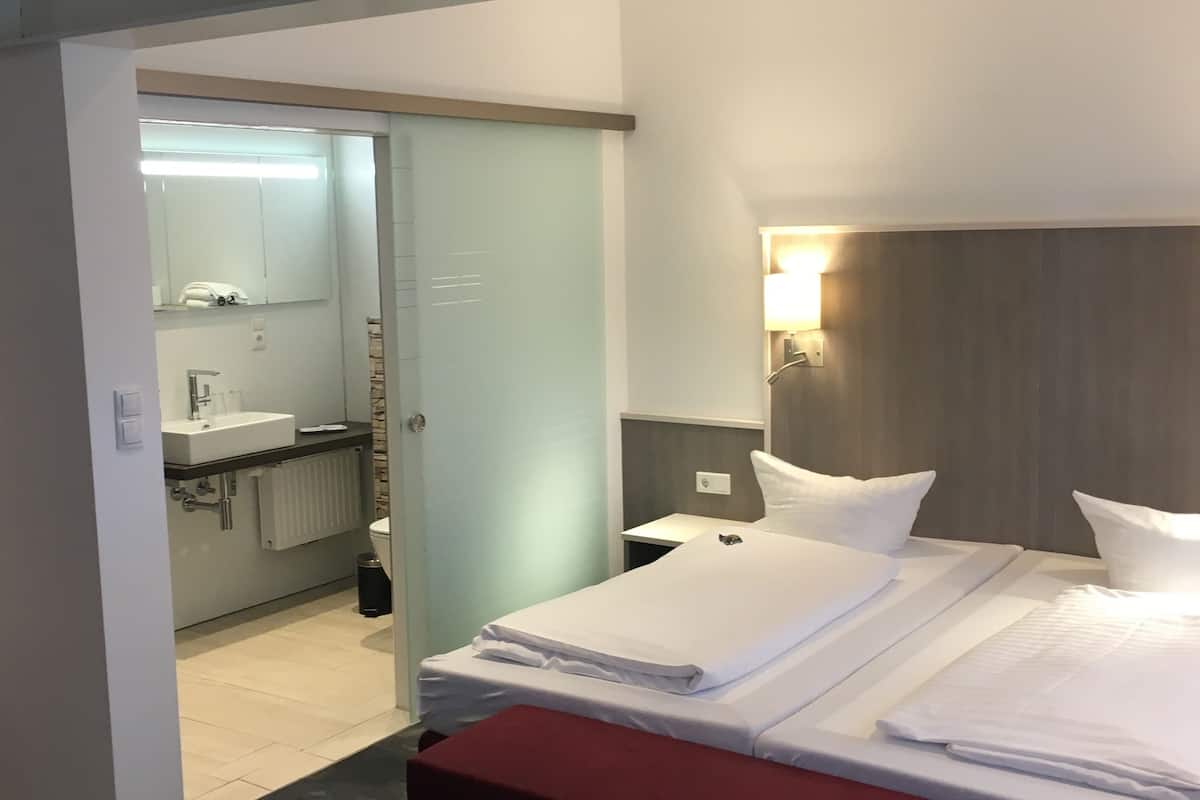economy double room | 1 bedroom, hypo-allergenic bedding, in-room safe, desk