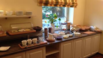 Daily buffet breakfast for a fee