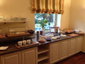 Daily buffet breakfast for a fee - Hotel Am Stadtpark (Papenburg)
