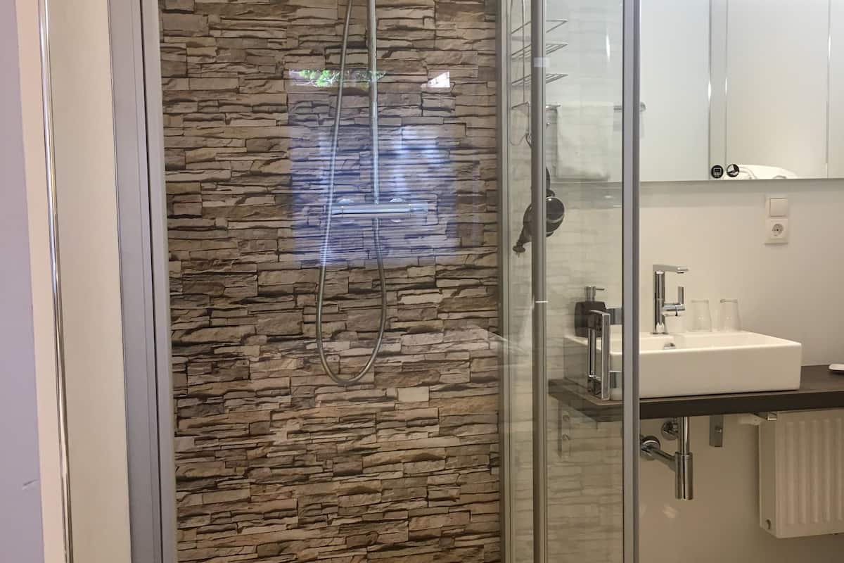economy double room | bathroom | free toiletries, hair dryer, towels, soap