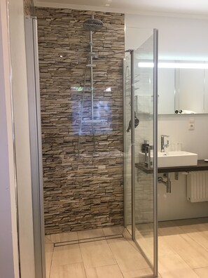 Economy Double Room | Bathroom - Hotel Am Stadtpark (Papenburg)