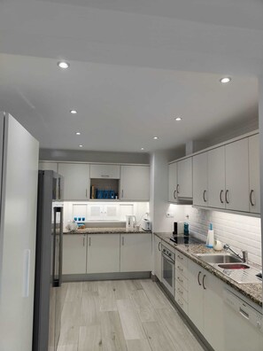 Fridge, microwave, oven, dishwasher - Luxury, spacious, two bedroom apartment on the Vill Sol Golf & Spa Resort (Quarteria)