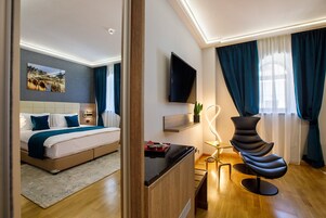 Deluxe Room | Premium bedding, pillowtop beds, minibar, in-room safe