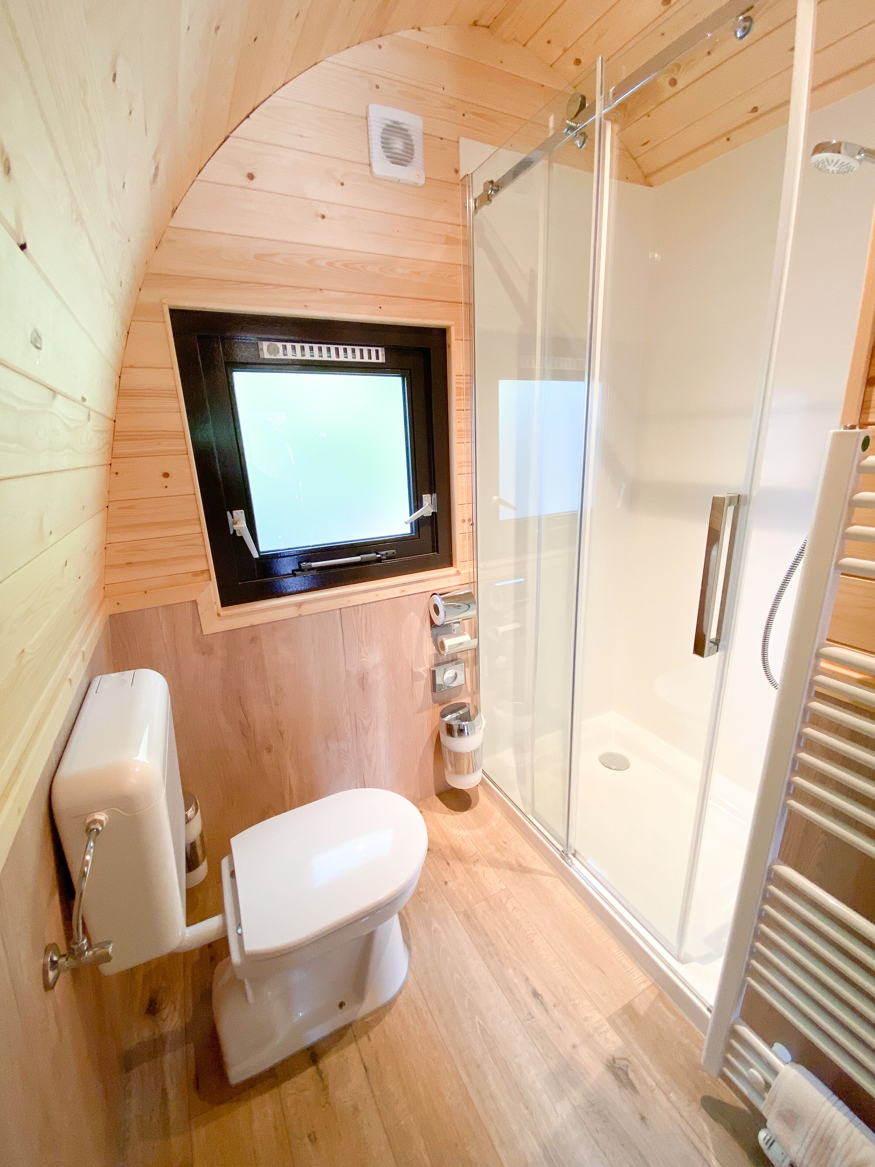 traditional cabin | bathroom | hair dryer, towels, soap, shampoo