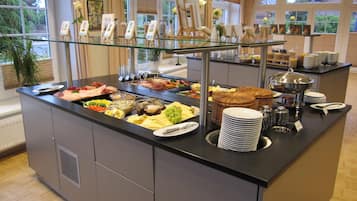 Free daily buffet breakfast