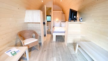 Traditional Cabin | Living area