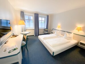 Double Room | In-room safe, free WiFi, bed sheets - Hotel Wikingerhof (Kropp)