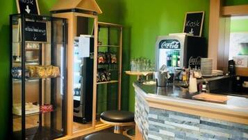 Makan tengah hari dan makan malam dihidangkan, masakan Jerman