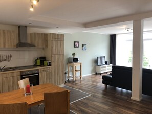 Refrigerador, microondas, horno, placa de cocina