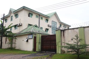 Exterior - Planet Guest House (Calabar)