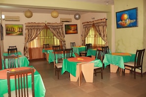 Café da manhã, almoço e jantar