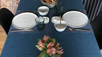 Daily continental breakfast (EUR 15 per person)