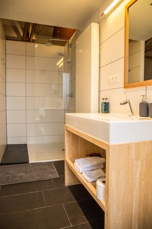 Deluxe Double Room, Sauna | Bathroom | Towels