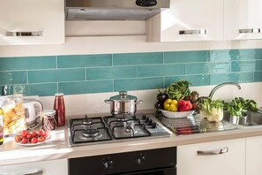 Fridge, microwave, oven, coffee/tea maker