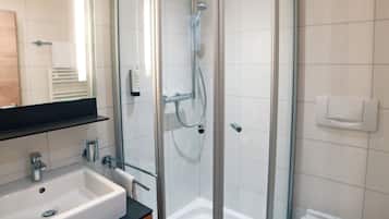 Einzelzimmer, 1 Einzelbett, Nichtraucher | Badezimmer | Dusche, kostenlose Toilettenartikel, Haartrockner, Handtücher