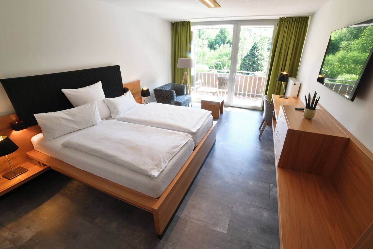 double room, 1 queen bed, non smoking | desk, rollaway beds, free wifi, bed sheets