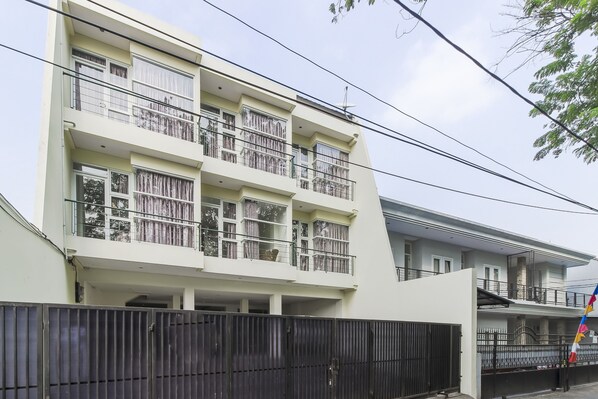Exterior - RedDoorz near Pancoran (Jakarta)