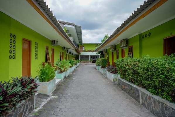 Exterior - RedDoorz @ Jalan Parangtritis (Sewon)