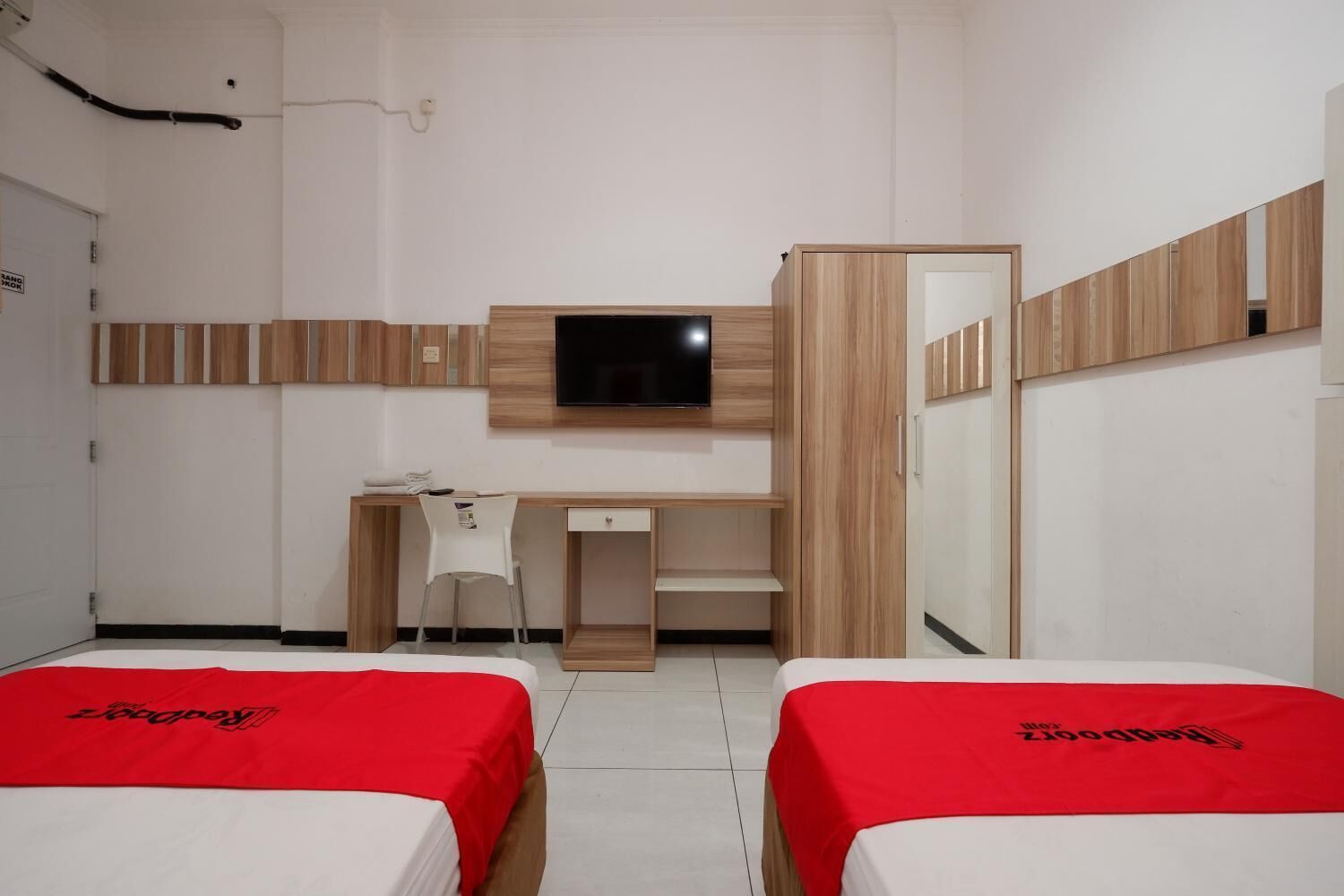 Photo - RedDoorz near Plaza Simpang Lima