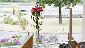 Mittagessen, Abendessen, internationale Küche, Speisen im Freien