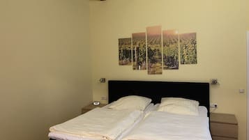Twin Room, 2 Twin Beds, Annex Building | In-room safe, cribs/infant beds, free WiFi, bed sheets