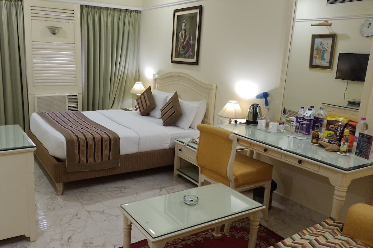 Standard Room | Street view