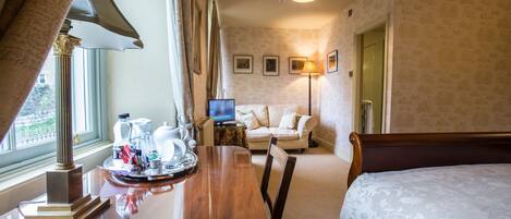 King Size Sleigh Bed ensuite shower & WC