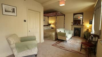 Four poster room ensuite shower and WC | Egyptian cotton sheets, premium bedding, individually decorated