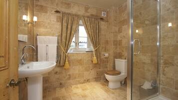 Twin or super-king ensuite shower & WC | Bathroom | Free toiletries, hair dryer, towels