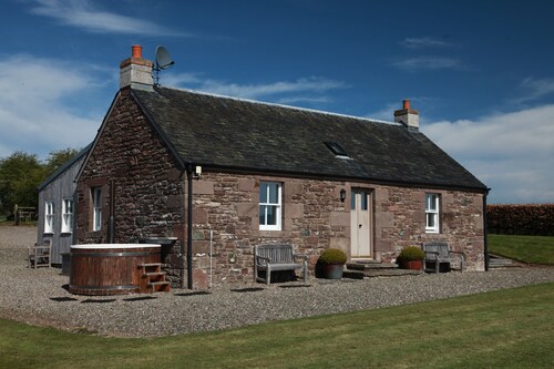Award-Winning 5 Star Luxury Private Retreat - Hot Tub, Tennis, Fishing, Horses