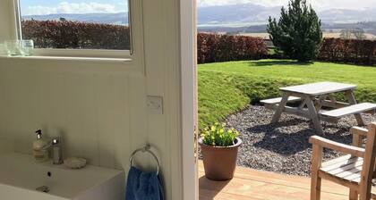 Award-Winning 5 Star Luxury Private Retreat - Hot Tub, Tennis, Fishing, Horses