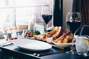 Dining - The County Aparthotel (Newcastle-upon-Tyne)