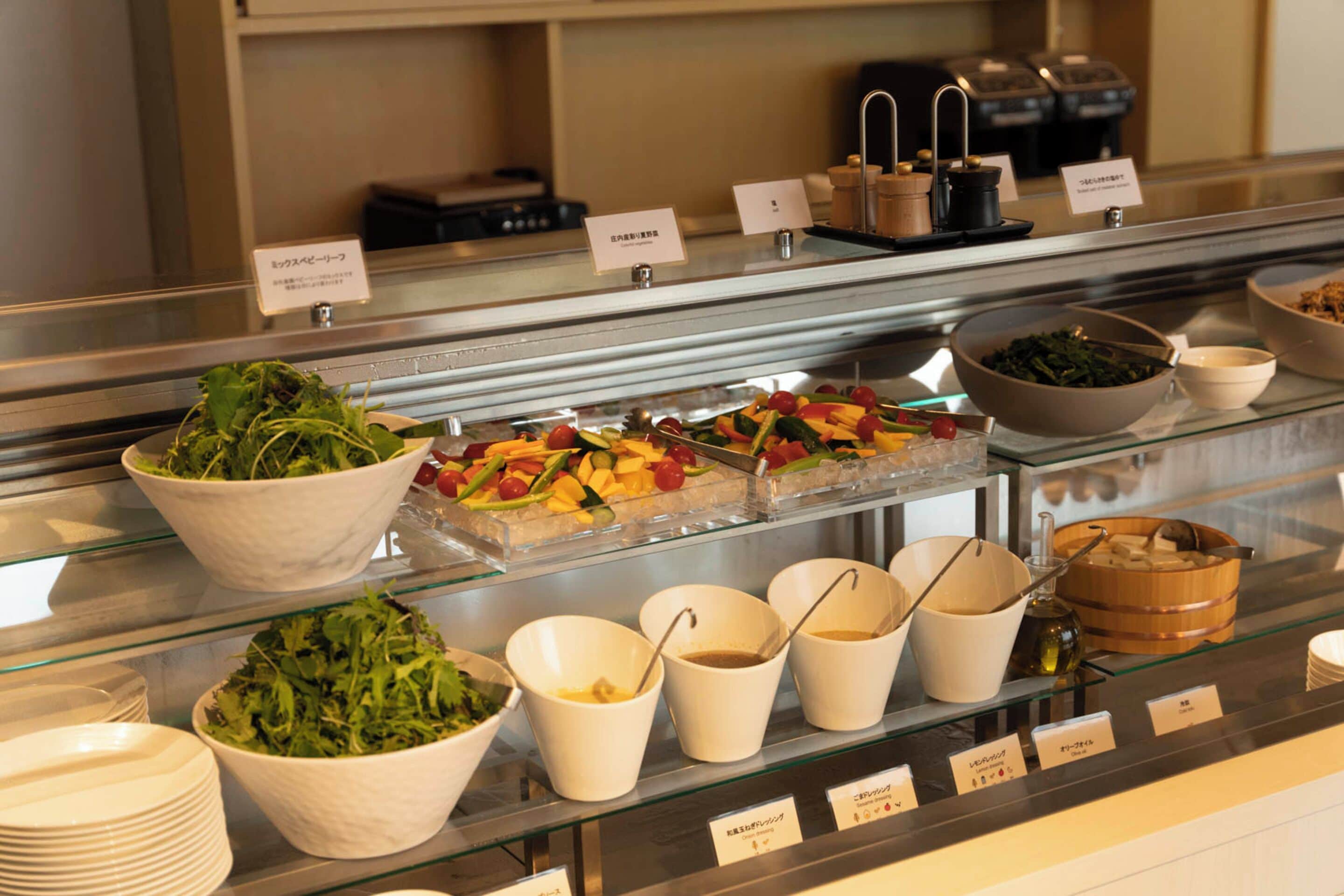 daily buffet breakfast (jpy 2640 per person)