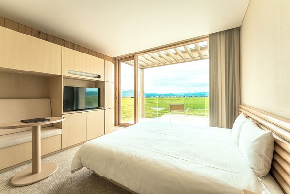 Habitación doble, 1 cama Queen size, para no fumadores, vista a la montaña | Caja de seguridad en la habitación y escritorio 