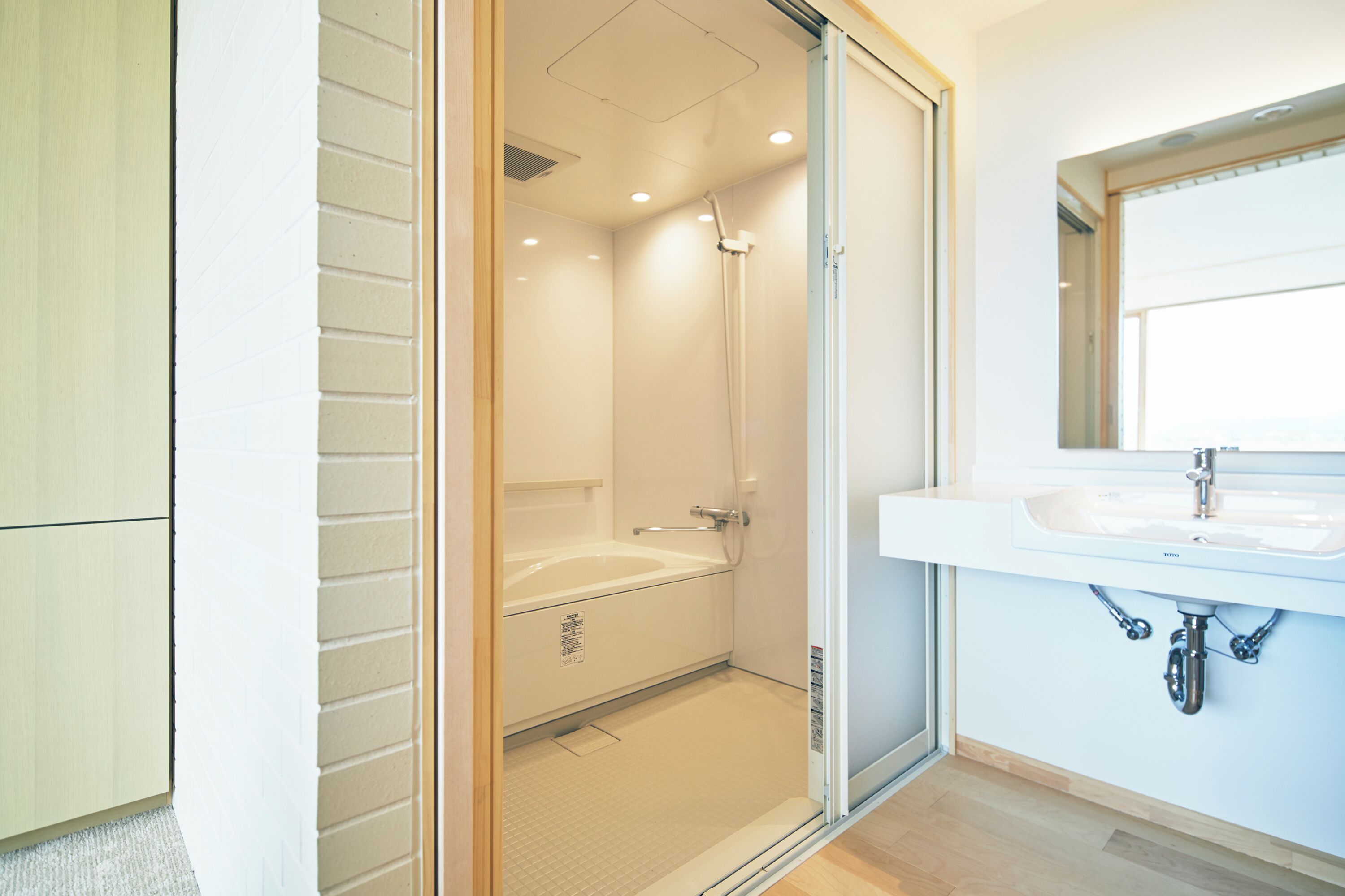 separate bathtub and shower, deep-soaking bathtub, free toiletries