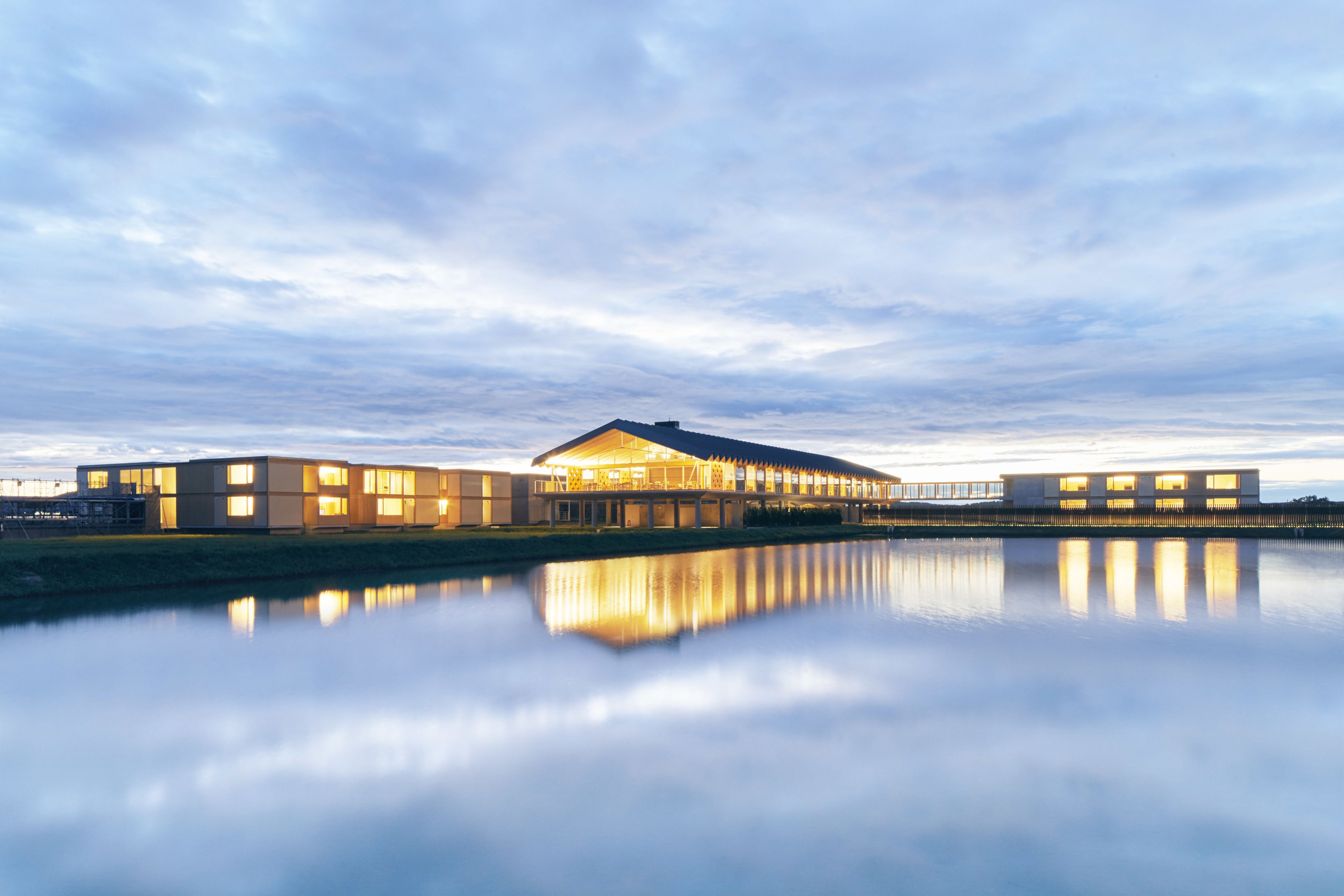 住宿正面 (夜晚)