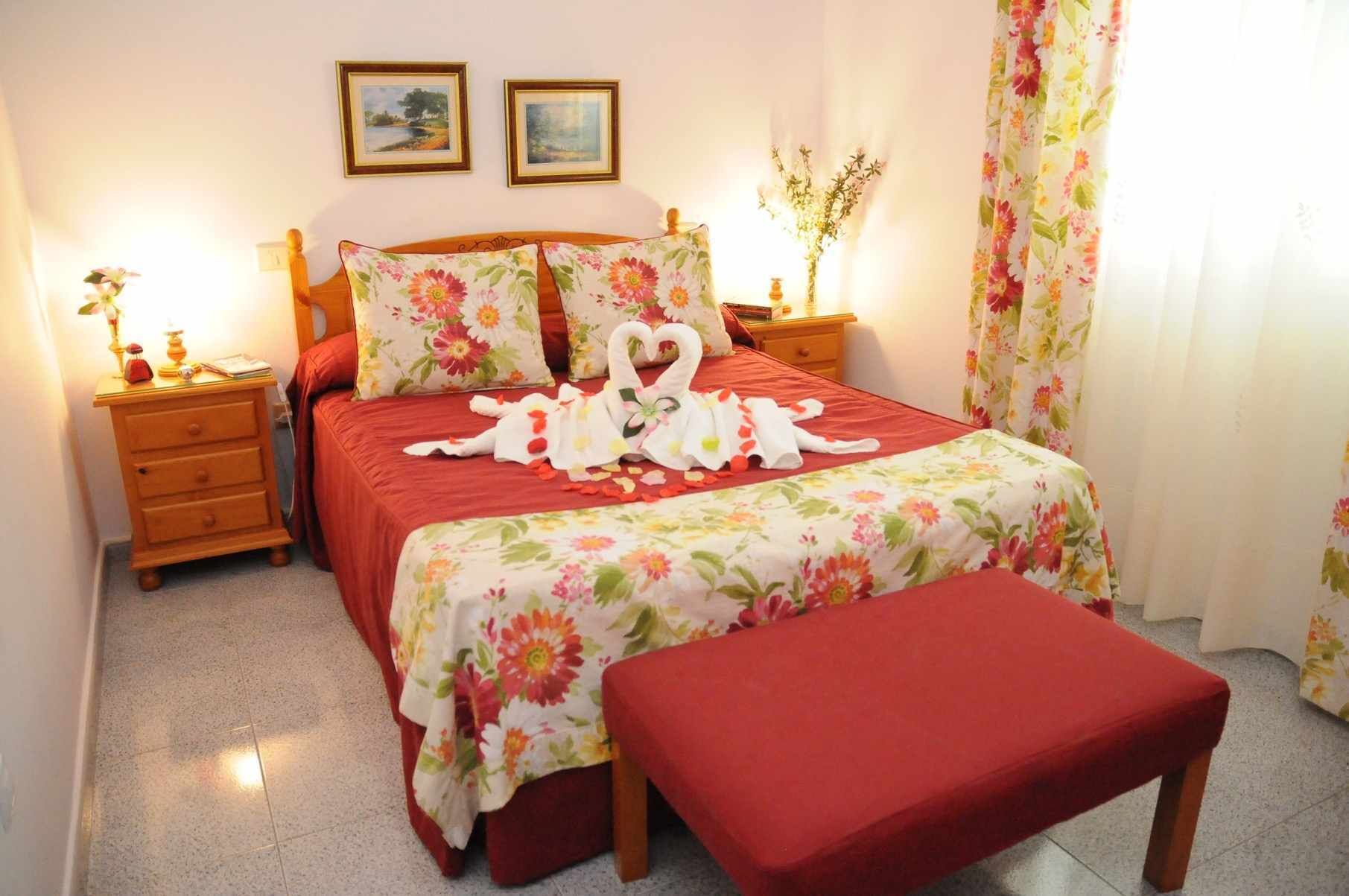 1 soverom, lydisolert, strykejern/-brett og reiseseng for barn