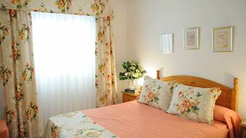 1 bedroom, soundproofing, iron/ironing board, travel crib