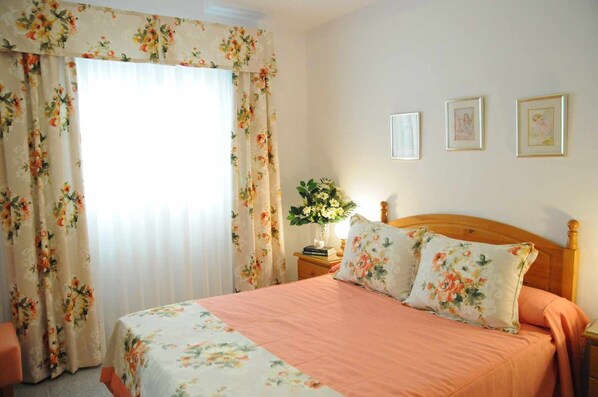 1 makuuhuone, äänieristys, silitysrauta/-lauta, vauvan matkasänky