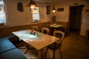 Petit déjeuner buffet servi tous les jours en supplément