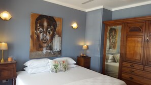 1 bedroom, in-room safe, iron/ironing board, WiFi - Seafront one bedroom apartment on Beach Road Cape Town Westridge A (Cape town)