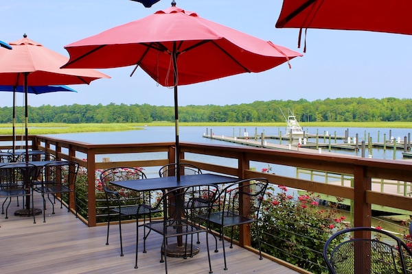 Se sirven cenas y mariscos