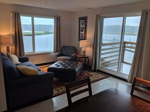 Chambre, 1 grand lit | Salle de séjour | Téléviseur à écran plat