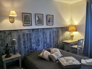 Classic Room | Individually decorated, individually furnished, desk, laptop workspace