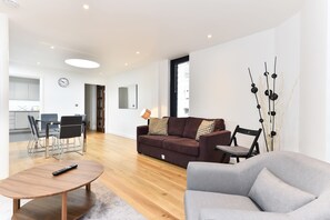 Apartment, 2 Bedrooms | Living area