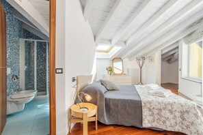 4 bedrooms, iron/ironing board, free WiFi, bed sheets
