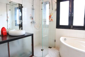 家庭客房 | 書桌、免費 Wi-Fi