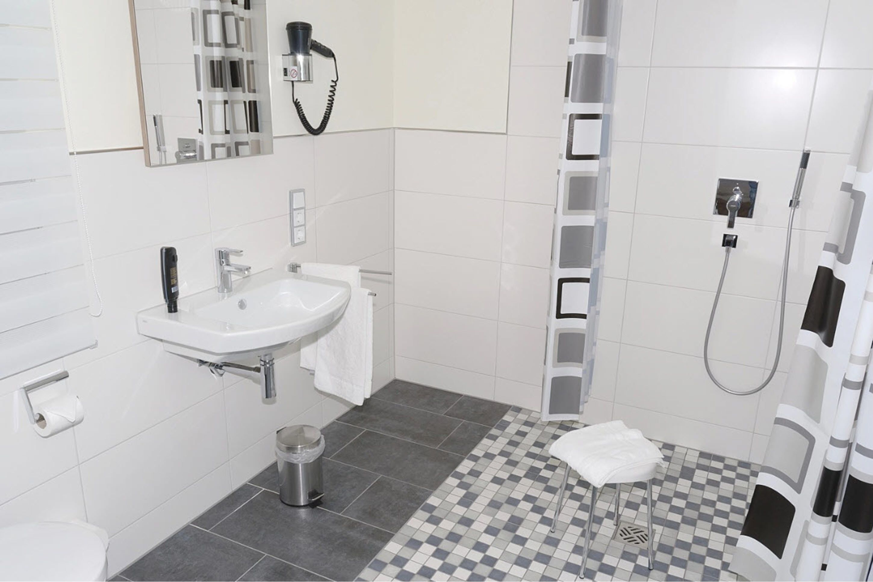 shower, free toiletries, hair dryer, towels