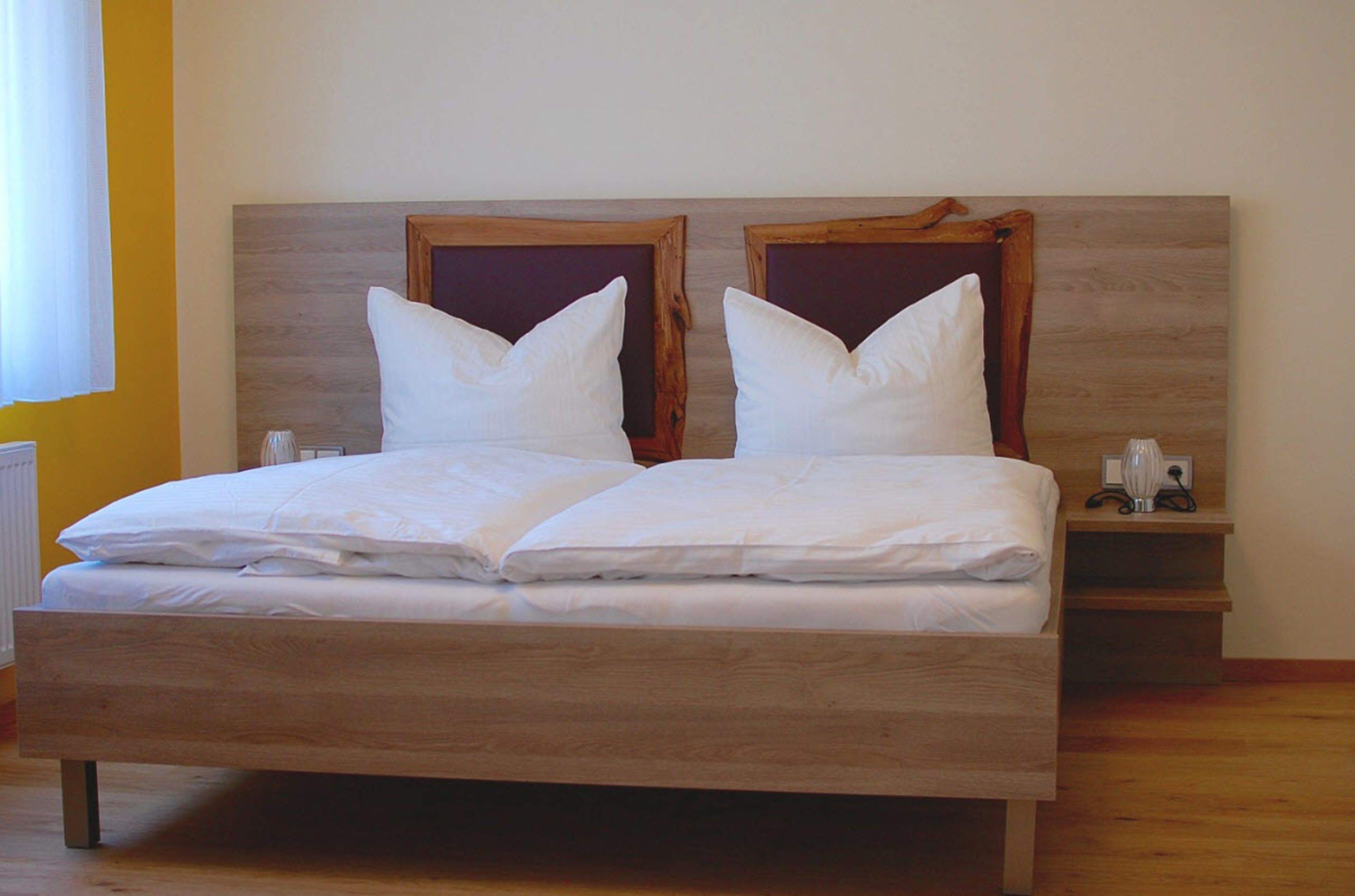 desk, iron/ironing board, free wifi